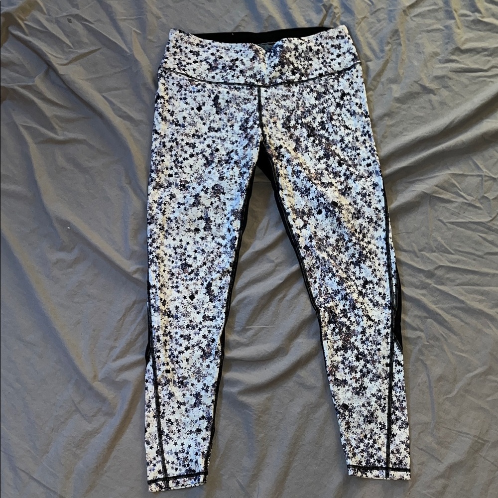 VS Black and White Patterned Leggings
